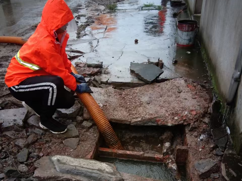 秦皇岛专业清理污水池 炜誉市政以规范流程守护城市 “肠道”